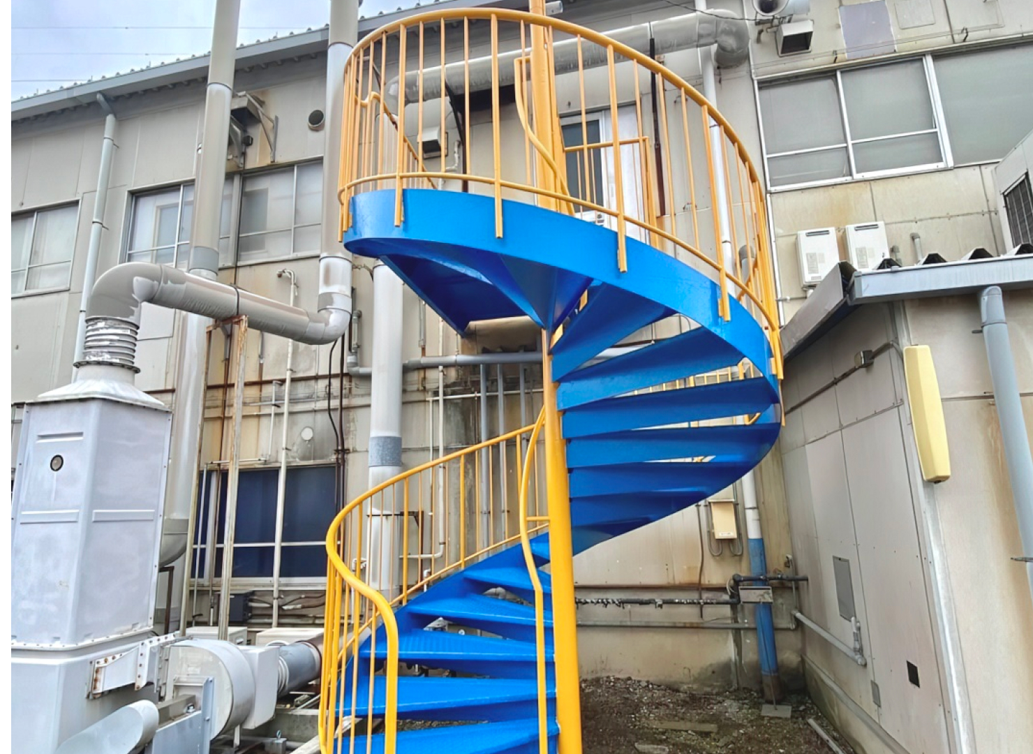 工場鉄骨階段 防錆塗装工事